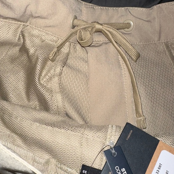 Men’s North Face Shorts - Picture 2 of 4